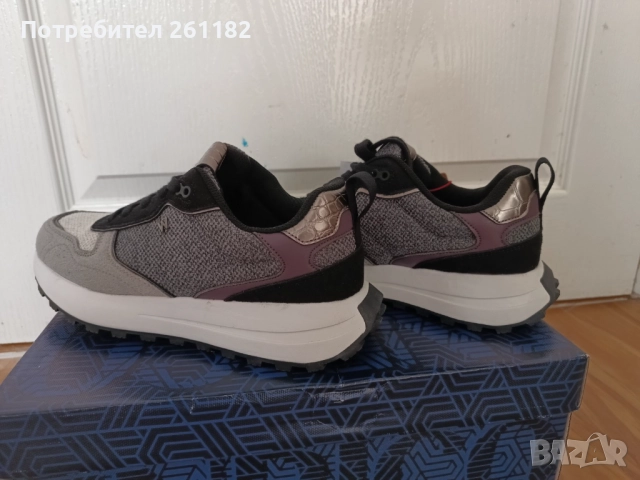 Нови маратонки Guess , снимка 2 - Маратонки - 52378611