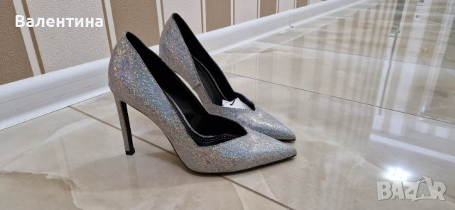 Сребристи обувки Bershka 35 номер, снимка 2 - Дамски елегантни обувки - 51120206