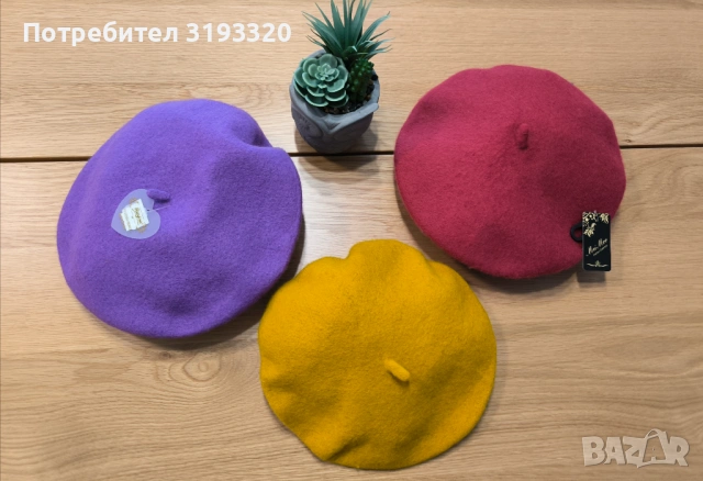 Шапки различни цветове и модели