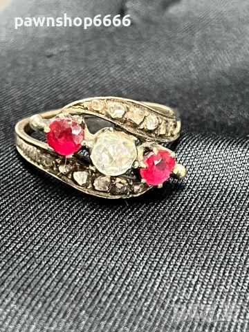 💎 Великолепен античен златен пръстен „Трилогия“ с диаманти и рубини (19-ти век) 💎, снимка 5 - Пръстени - 49260692