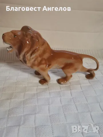 Порцеланова статуетка на лъв