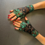 Дантелени ръкавици без пръсти в черно и зелено- код 8604