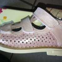 Розови сандали от естествена кожа, ширината се регулира, закрити пръсти. , снимка 1 - Детски сандали и чехли - 41262727