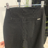 Елегантен дамски панталон в размер 40, снимка 7 - Панталони - 44774358