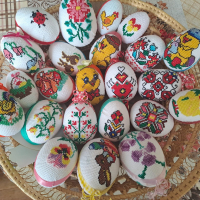 Великденски яйца с ръчна бродерия, снимка 1 - Декорация за дома - 44400686