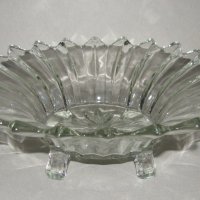 Стара стъклена фруктиера ар деко 26 см с крачета безцветно стъкло, запазена, снимка 1 - Аксесоари за кухня - 41046277