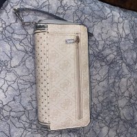 Портфейл Guess, снимка 8 - Портфейли, портмонета - 39954851