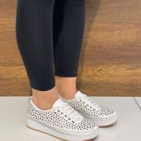 Дамски обувки от естествена кожа с перфорация в бяло , снимка 1 - Дамски ежедневни обувки - 41869789