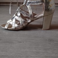 Дамски сандали на ток  в златист цвят , снимка 2 - Сандали - 39953276