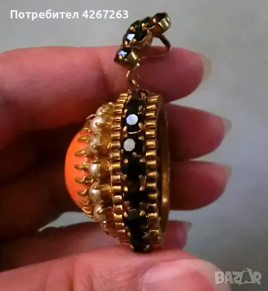 Разкошен старинен медальон с голям стъклен кабошон, перли и кристали, снимка 1