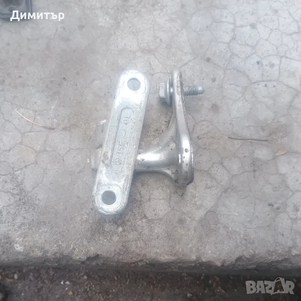 Панта Врата Предна Лява Горна За Мерцедес Ц 2003г / Mercedes C 2003y, снимка 1