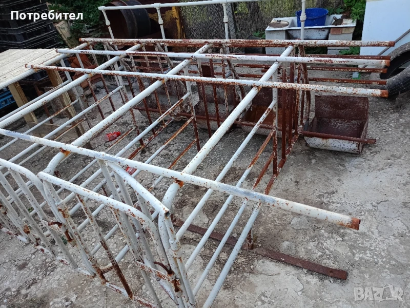 Свински Боксове,напълно здрави,4 броя поилки към основен източник,4бр.хранилки,4бр боксове, снимка 1