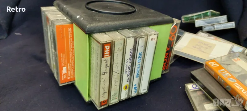 Аудио касети и поставка, снимка 1