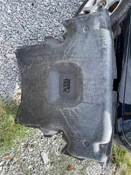 Оригинална кора под двигател за мерцедес Ц класа W203 C CLASS, снимка 1