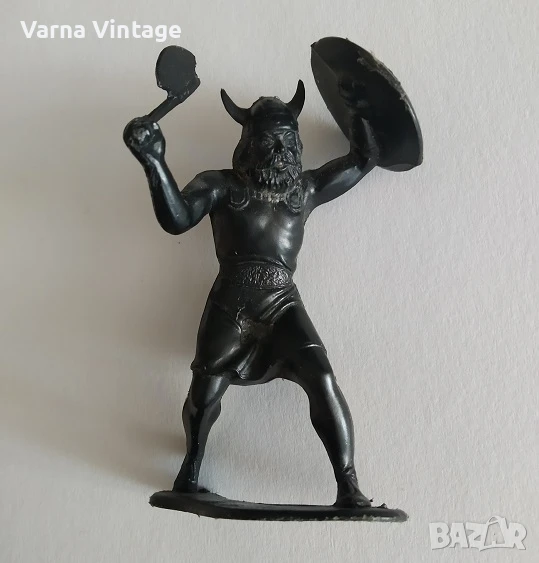 Войници. Викинг с брадва и щит (ДЗИ) СССР., снимка 1