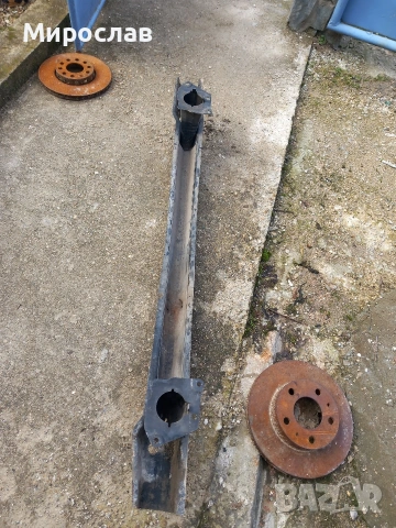 задна греда за пасат 5.5, снимка 3 - Части - 53633172