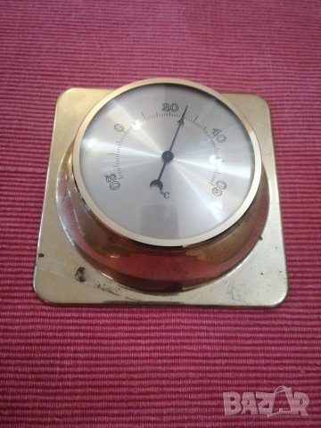 Стар месингов термометър. 
