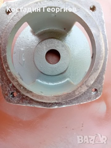 Присъединително  тяло  за водна  помпа  Вида 4