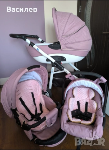 Продавам много запазена бебешка количка 3 в 1