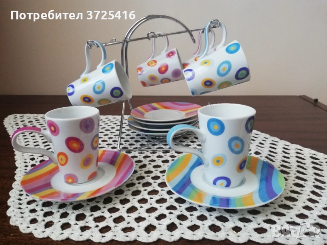 Атрактивен сервиз за кафе със стойка от 6 броя чаши и чинийки