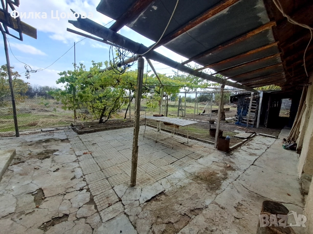 Къща с Голям Двор, снимка 2 - Къщи - 52520401