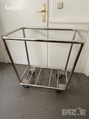 Голяма помощна количка от неръждавейка за хотели или ресторанти