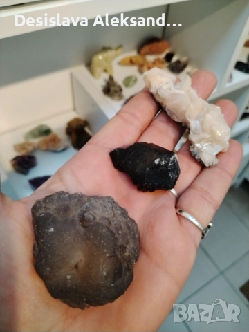 Лот от три образеца: натечен халцедон, турмалин и стилбит, изгодно 