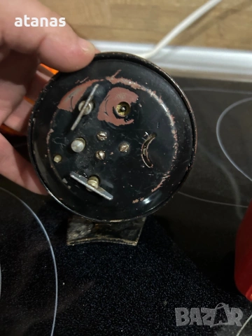 Часовник, снимка 2 - Антикварни и старинни предмети - 53048133