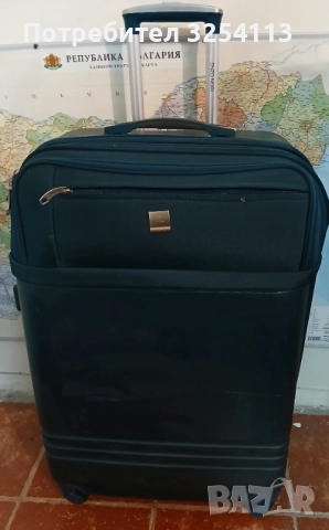 Куфар голям твърд с дръжка на колела