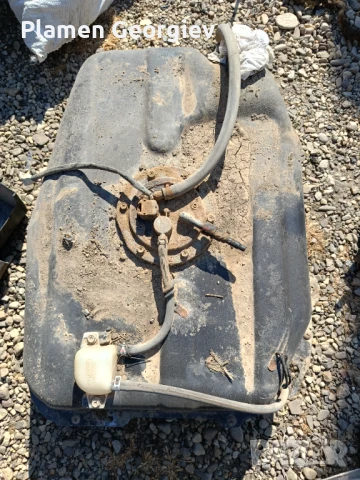 Горивна помпа и резервоар