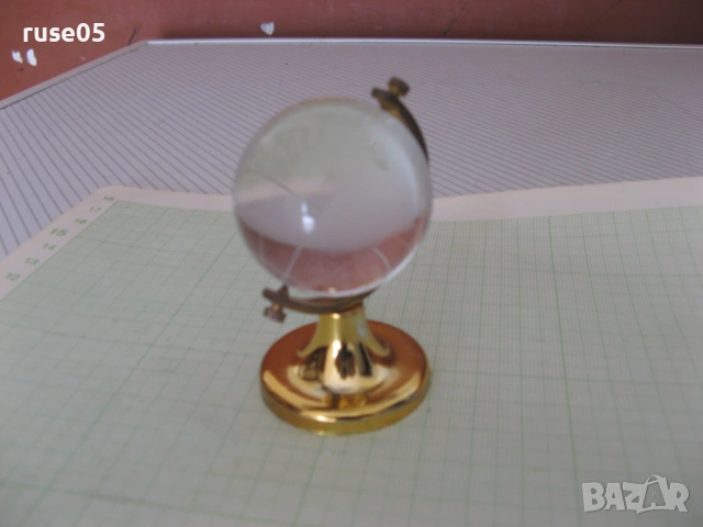 Глобус стъклен с метална основа