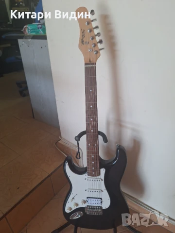 Продавам електрическа китара Stagg LH SSH за лява ръка