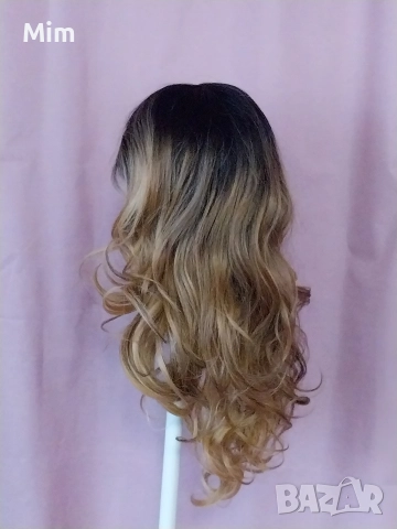 60 см Дълга леко къдрева перука омбре , снимка 3 - Аксесоари за коса - 52702754