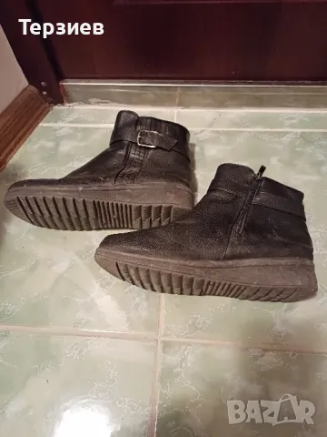 Продавам черни кожени боти 