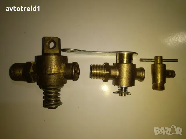 Продавам кранче радиатор УАЗ, снимка 2 - Части - 48490460