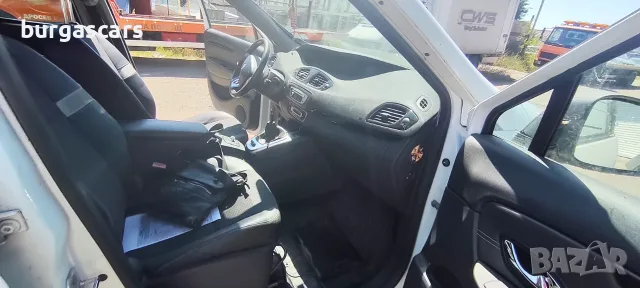 Renault Scenic III Facelift 1.5 DCI -110к.с. Автоматик 2013г, снимка 13 - Автомобили и джипове - 55901450