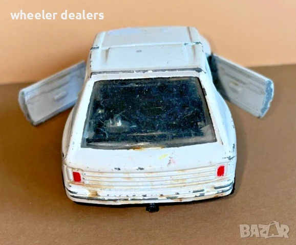 Метална количка Corgi Peugeot 205 Turbo 1/43, снимка 2 - Колекции - 50835272