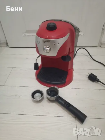 Продавам еспресо кафемашина Delonghi червена