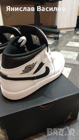 Air Jordan 1 Mid black & white , снимка 3 - Маратонки - 52583120