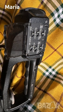 Видеокамера Canon EOS C100, снимка 5 - Камери - 53128928