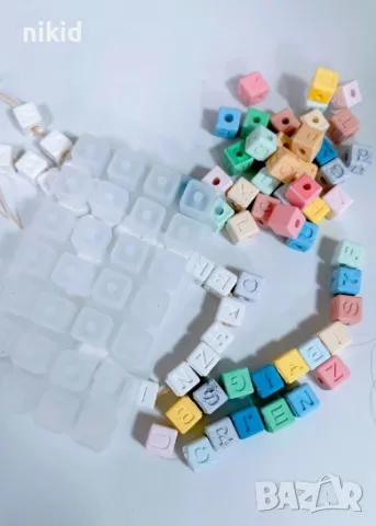 мини кубчета ситни мъниста с букви латиница силиконов молд форма смола за направа на гривна гривни , снимка 6 - Форми - 47781785