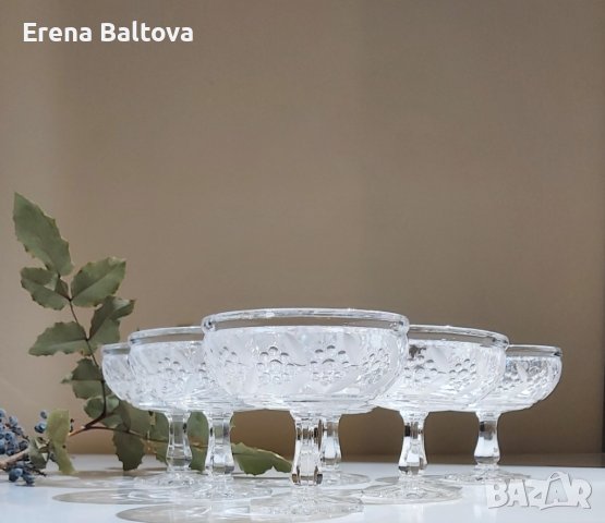 Кристални чаши и купа