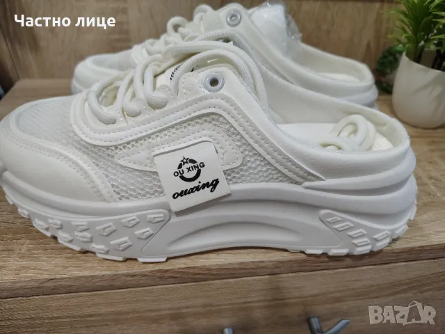 Продавам затворени бели чехли на платформа, снимка 3 - Чехли - 50422901