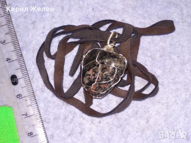 КРАСИВ ВИНТИДЖ - АРТ МЕДАЛЬОН НАТУРАЛЕН КАМЪК ЧЕРЕН ЯСПИС с ШНУРЧЕ от ВЕЛУР 13776, снимка 5 - Колиета, медальони, синджири - 41483359
