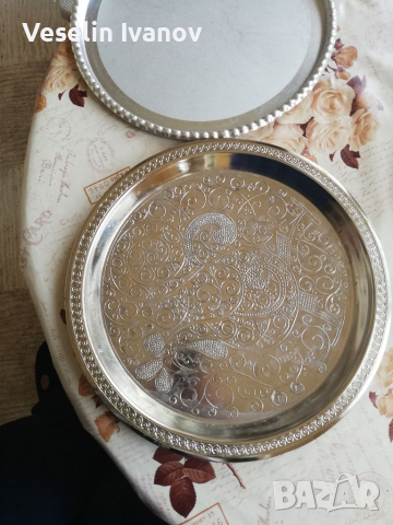 Подноси  2 броя