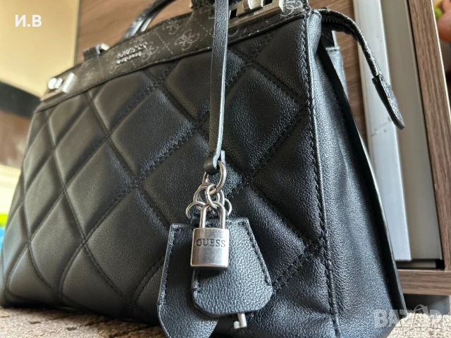 Оригинална чанта GUESS, снимка 2 - Чанти - 50847245