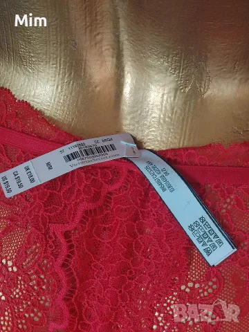 Victoria'S Secret M Червена дантелена бикина с отворено дъно, снимка 4 - Бельо - 56077992