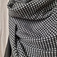 Дамски шал на точки- черно и бяло, снимка 7 - Шалове - 40298631