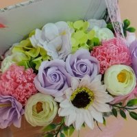 Свежа кутия книга📖 със сапунени цветя подходяща за учители📚 и за всеки ваш специален повод, снимка 5 - Подаръци за жени - 40950776
