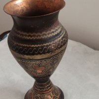 Красива медна ваза , снимка 2 - Антикварни и старинни предмети - 39411169